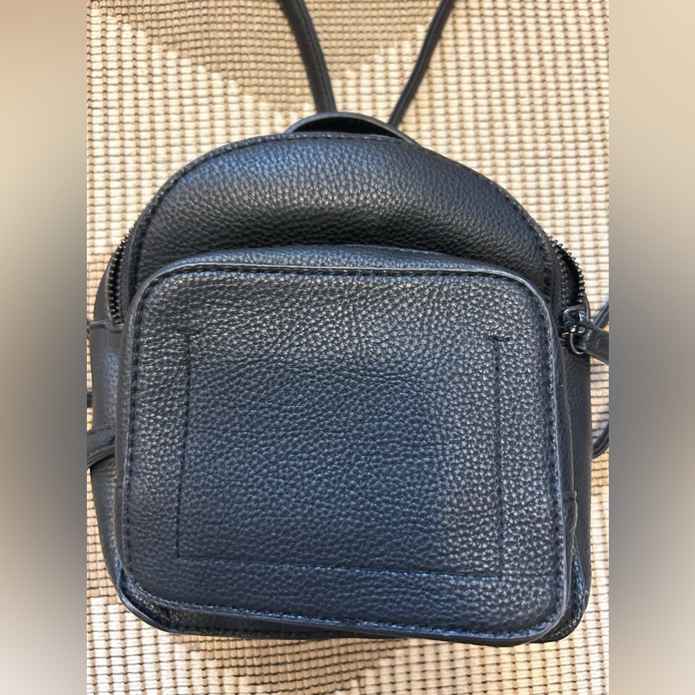 Mini black leather backpack/purse - Picture 2 of 5